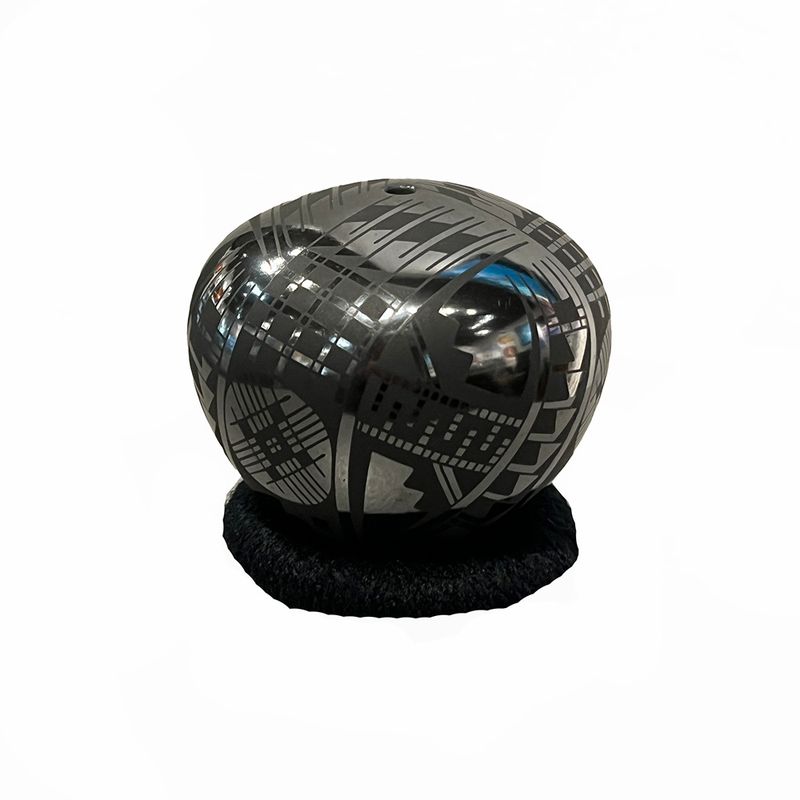 MATA ORTIZ BLACK GRAPHITE SEED POD - 4.5 x 4