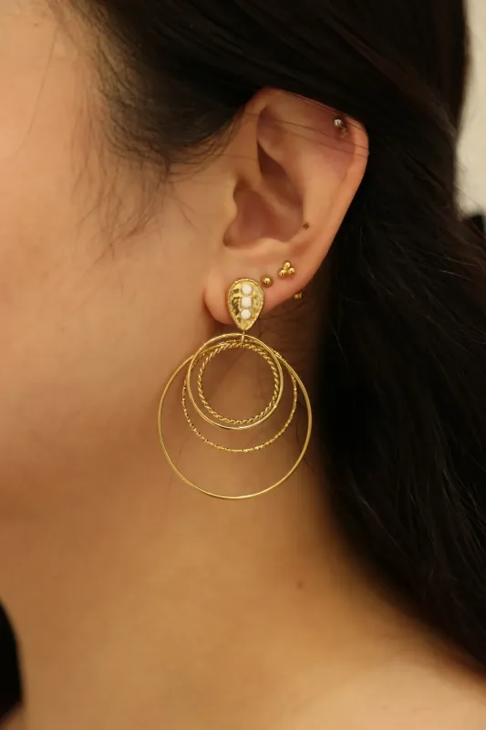 Boucles d'oreilles avec pierre blanche