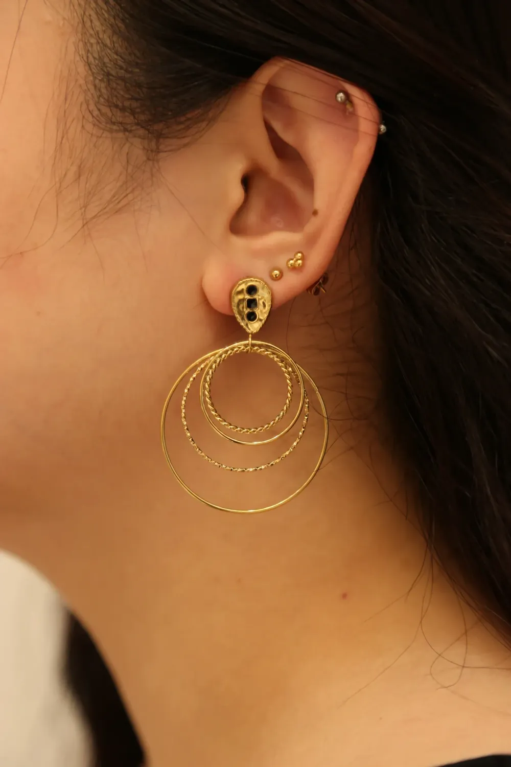 Boucles d'oreilles avec pierres noir