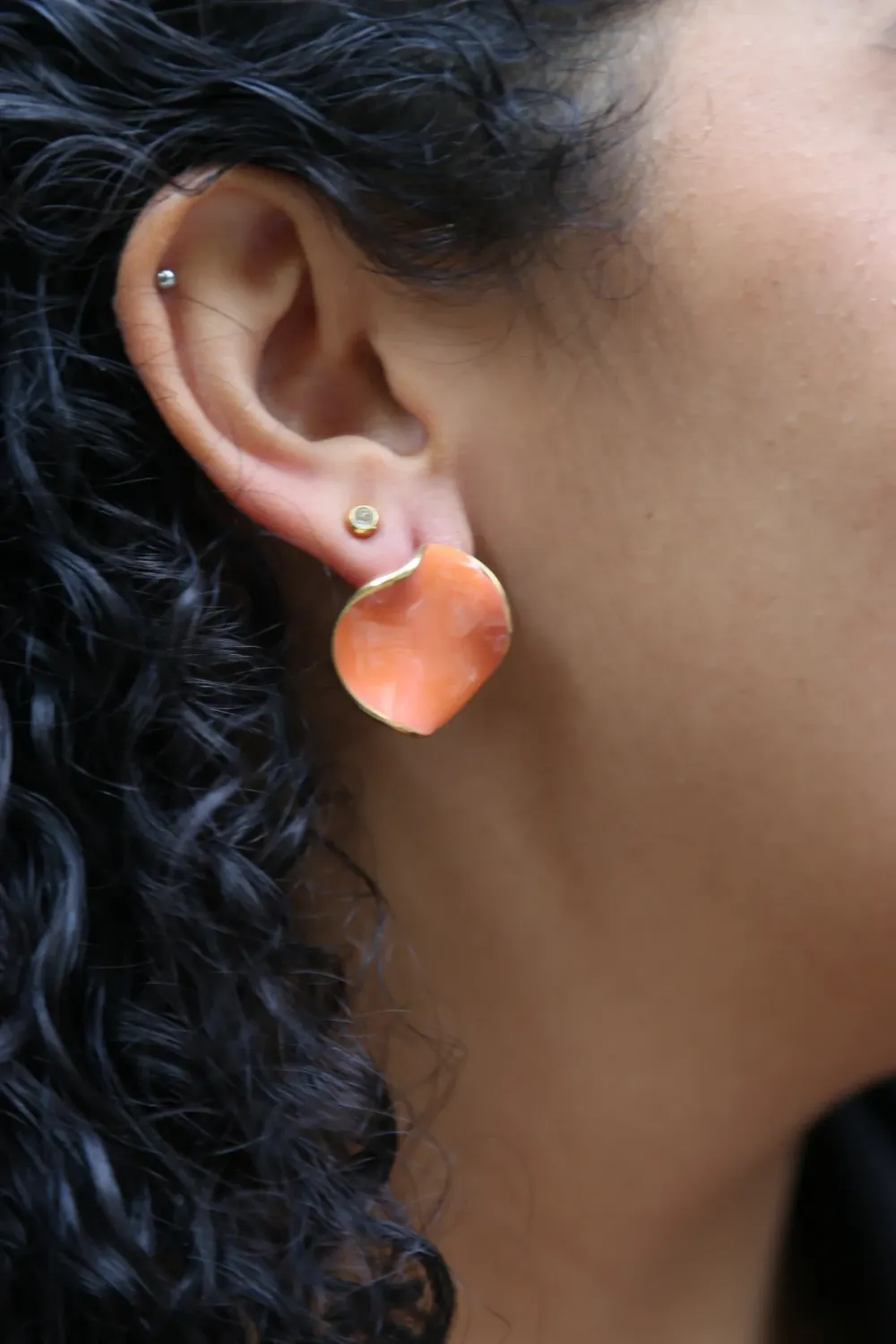 Boucles d'oreilles larges forme organique saumon