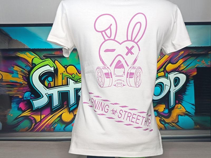 Tee-shirt Femme Wanted - Affichez Votre Style Rebelle avec Fierté