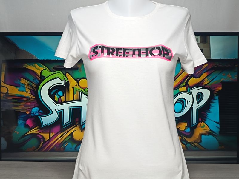 Tee-shirt Femme Old School - Élégance Rétro avec une Touche Contemporaine