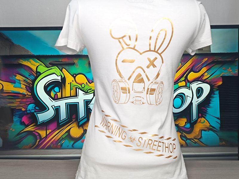 Tee-shirt Femme Wanted - Affichez Votre Style Rebelle avec Fierté