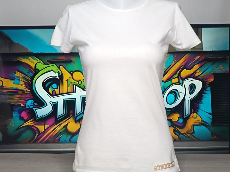 Tee-shirt Femme Wanted - Affichez Votre Style Rebelle avec Fierté