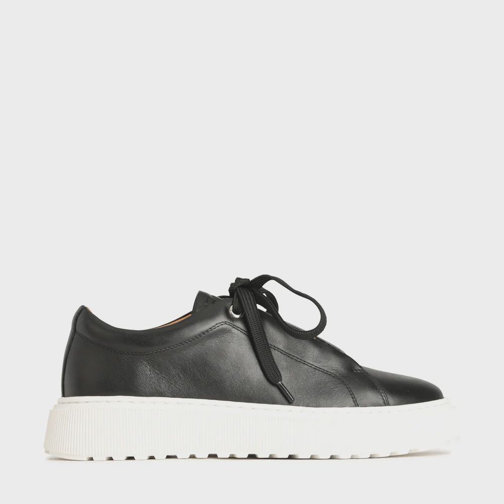 Lae Sneaker