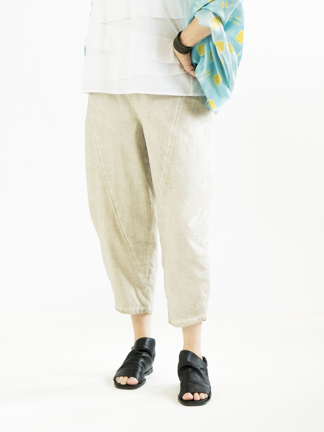 Diagonal Seam Barrel Pant