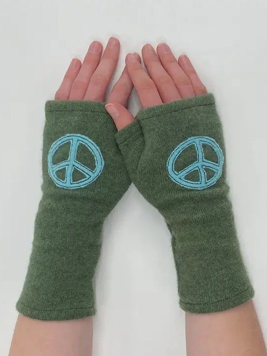 Fingerless Cashmere Peace Glove (multiple colors)