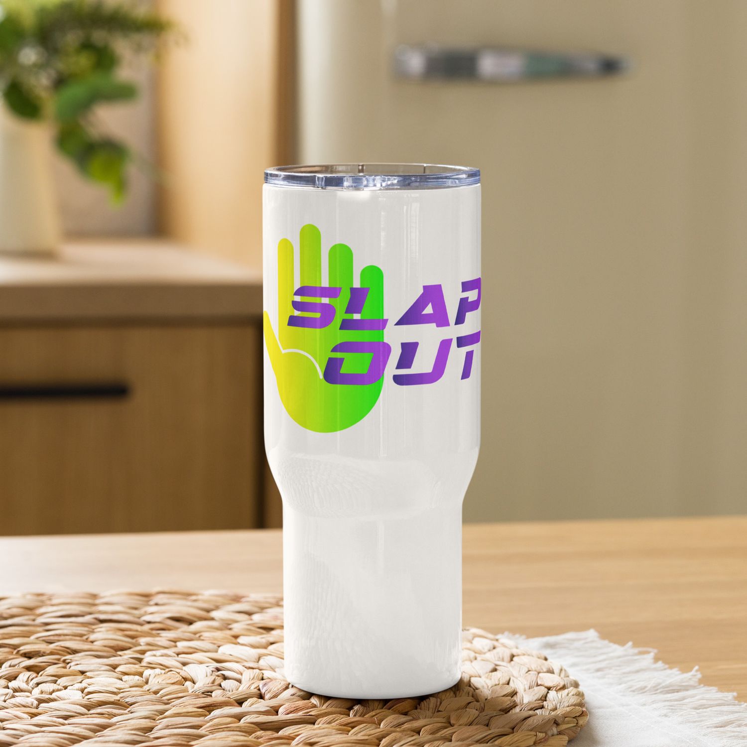 Travel mug with a handle