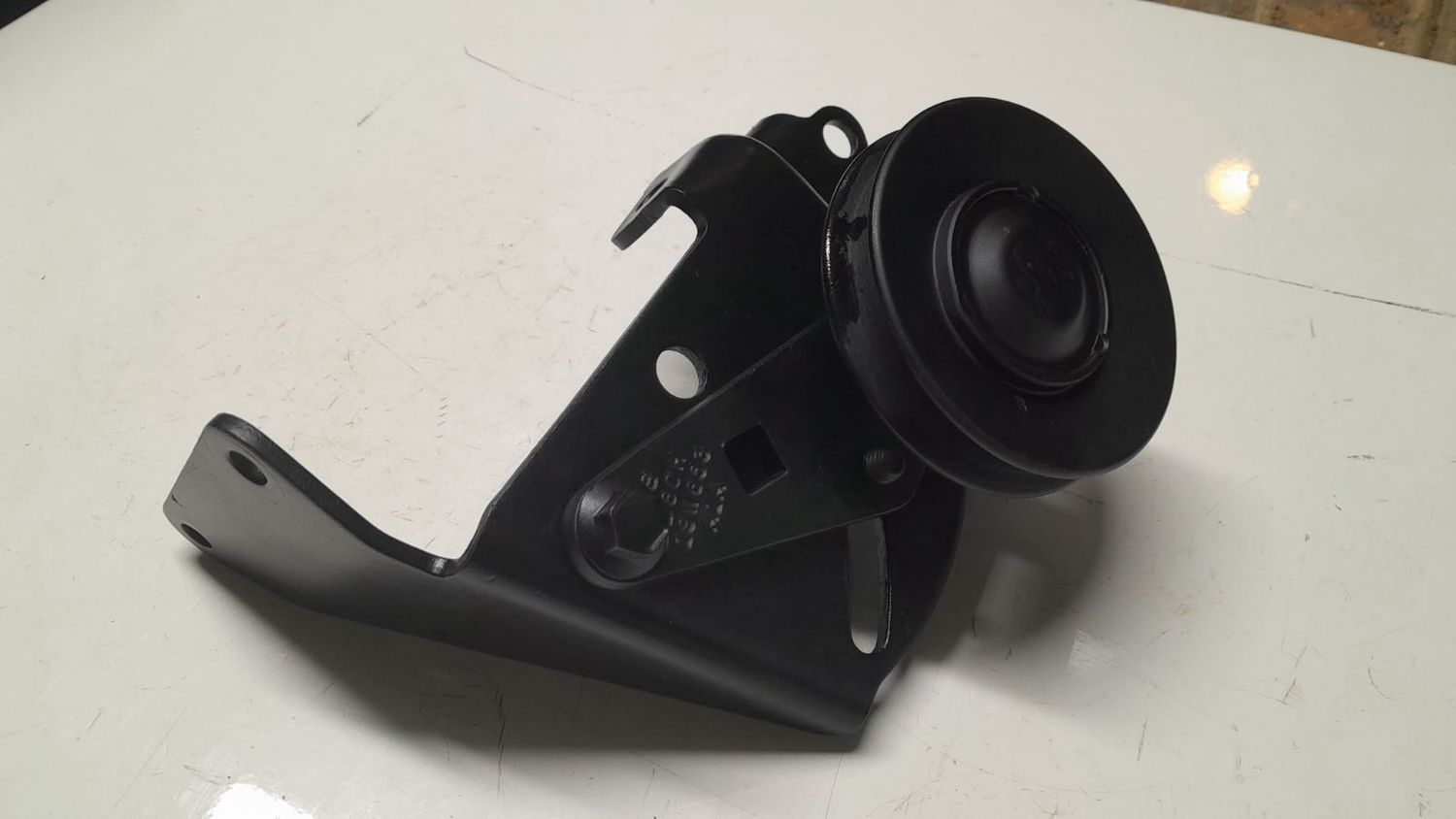 Ford Air Conditioning Bracket And Pulley V8 Cleveland 302 351 used AC