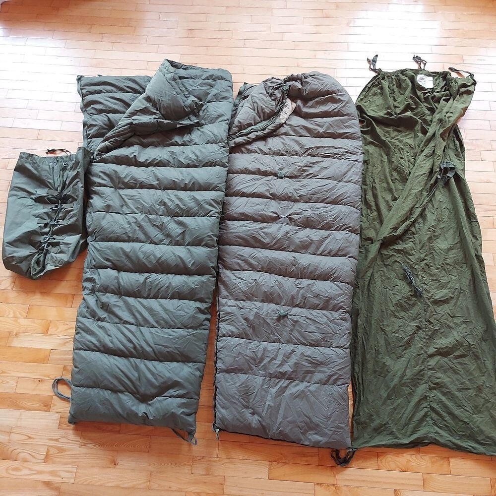ENSEMBLE DE SACS DE COUCHAGE ARMÉE CANADIENNE