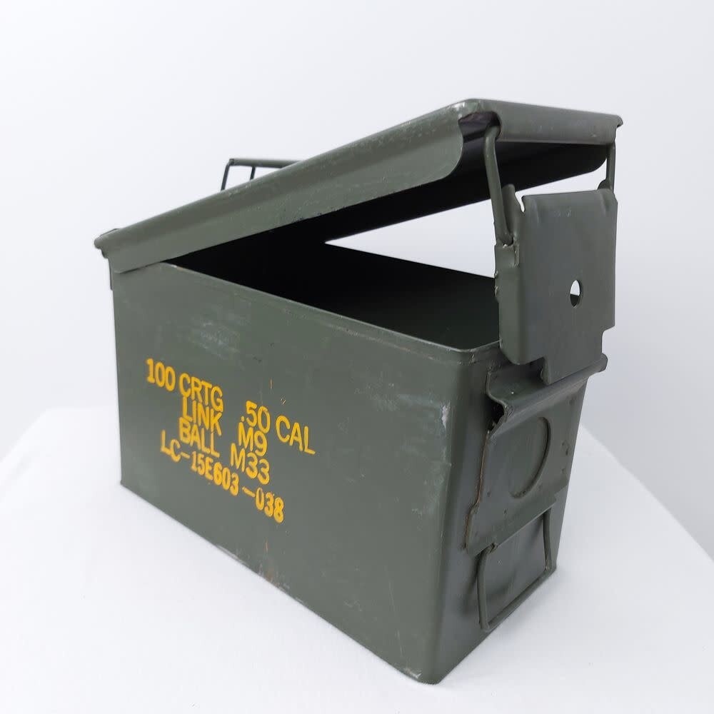 BOÎTE DE MUNITIONS EN MÉTAL CALIBRE .50 (VIDE)