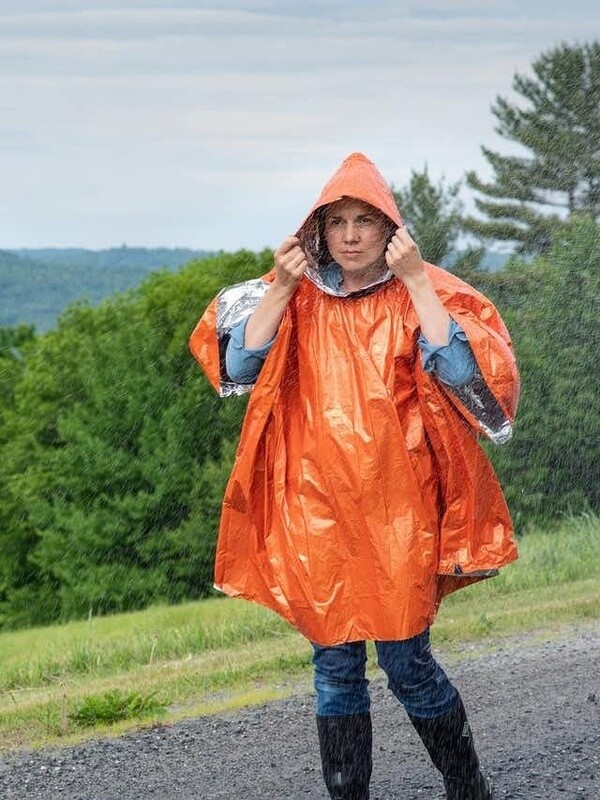 PONCHO RÉFLÉCHISSANT LA CHALEUR - SURVIVE OUTDOORS LONGER