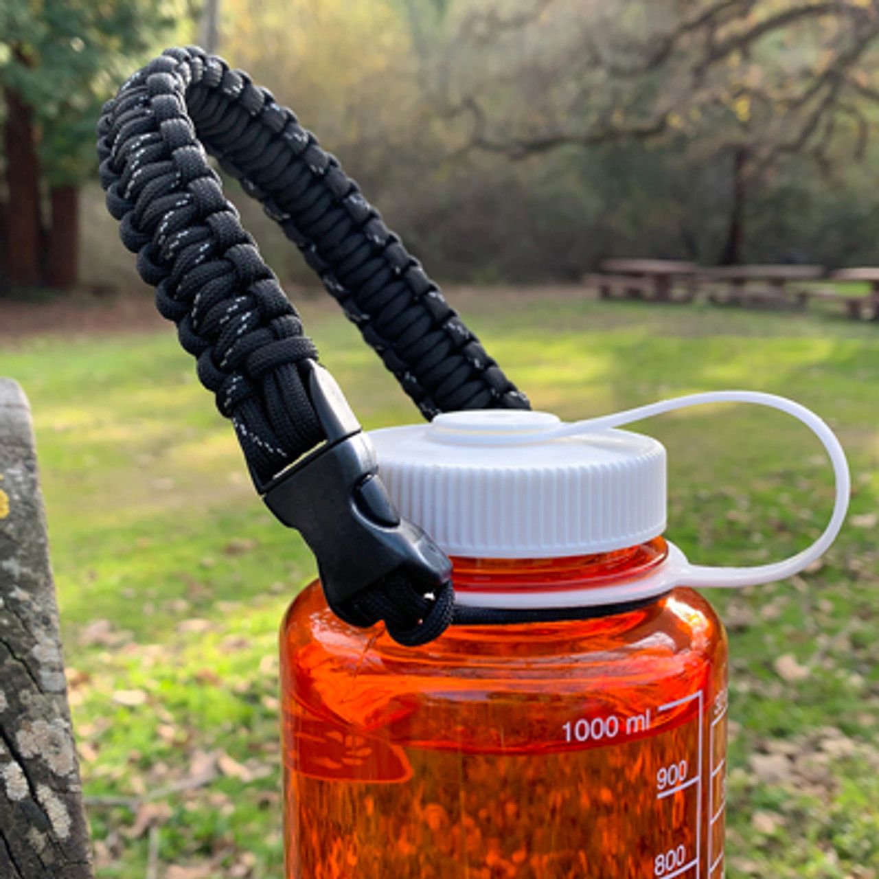 POIGNÉE EN PARACORDE POUR BOUTEILLE D’EAU NALGENE À GRAND GOULOT