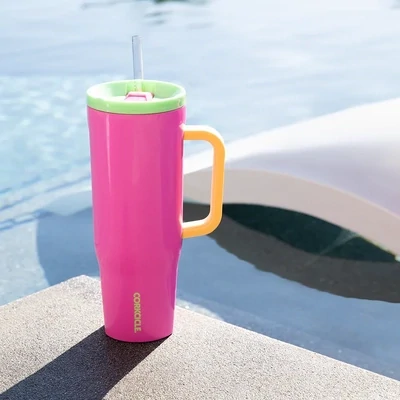 CORKCICLE CRUISER TUMBLER CON AGARRADOR - Sunglass tan
