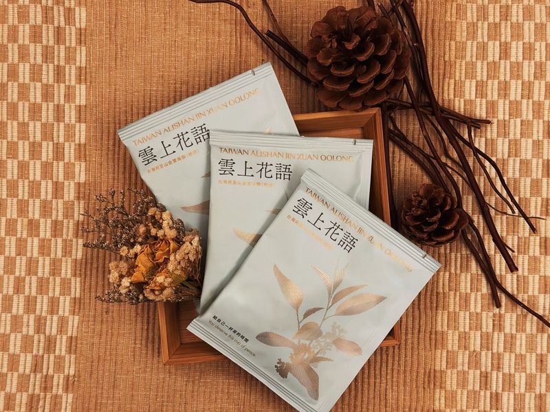 雲上花語－台灣阿里山金萱烏龍（輕焙） · 盒裝