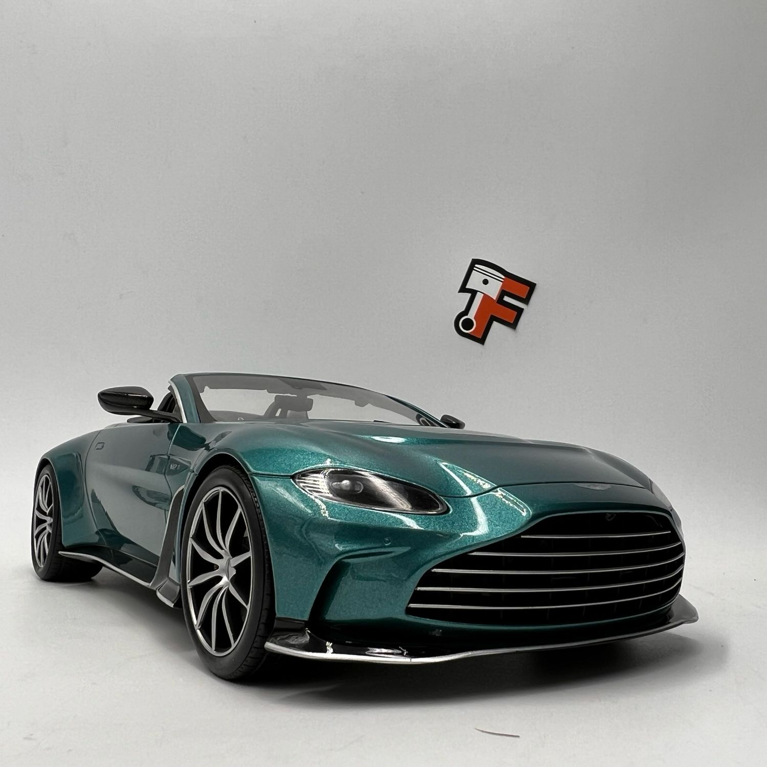Aston Martin V12 Vantage Roadster Tayos Turquoise 2023