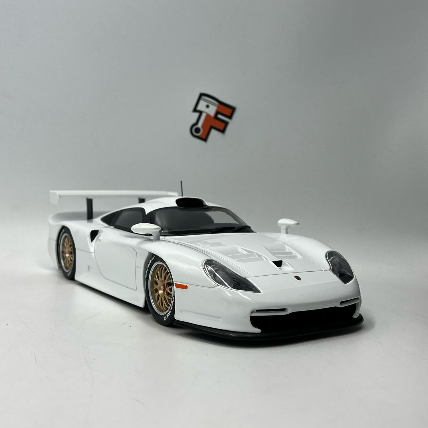 Porsche 911 GT1 Plain Body Blanche 1997