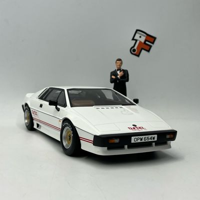Pack Lotus Esprit Turbo 1981 + Figurine James Bond