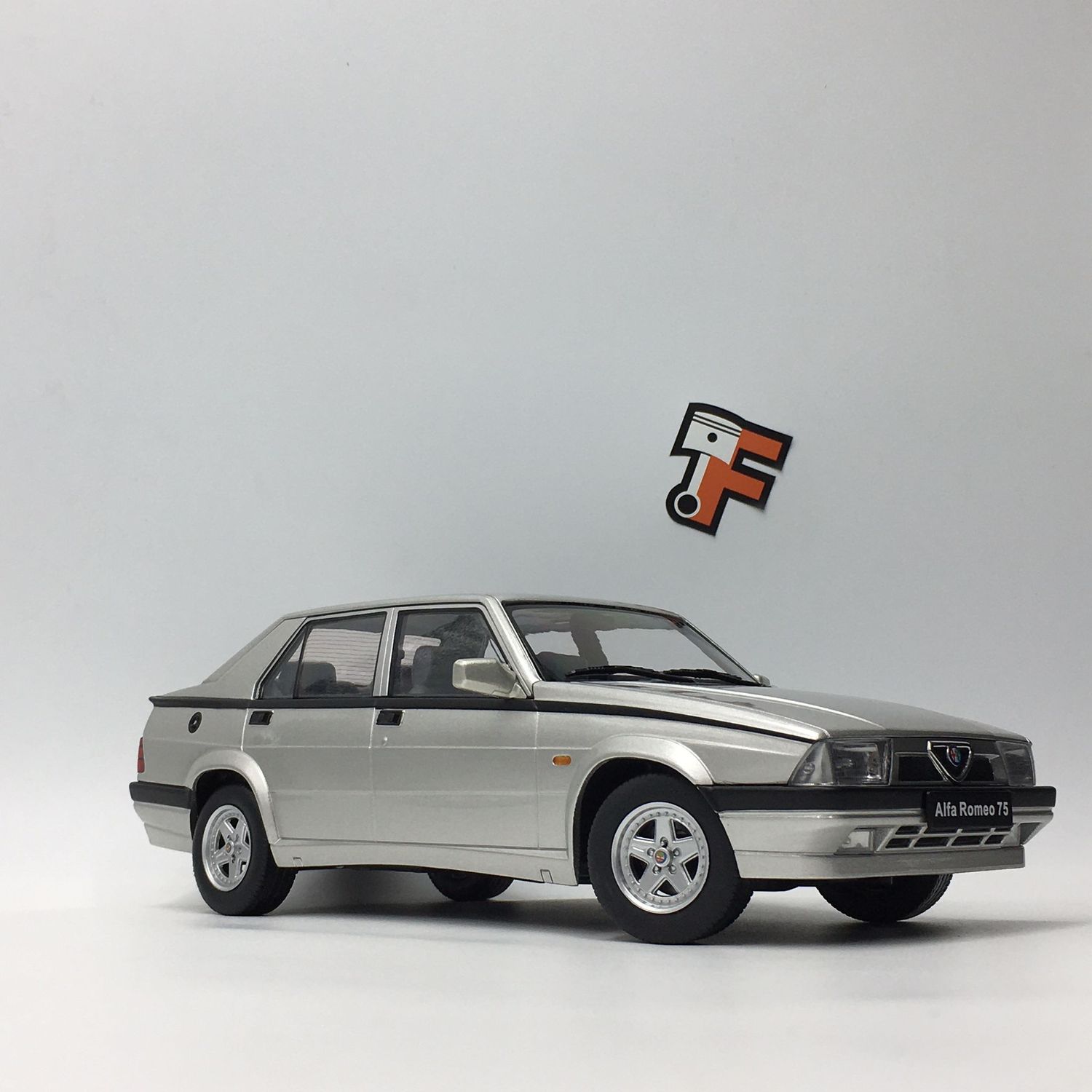 Alfa Romeo 75 2.0 TwinSpark Grigio 1988