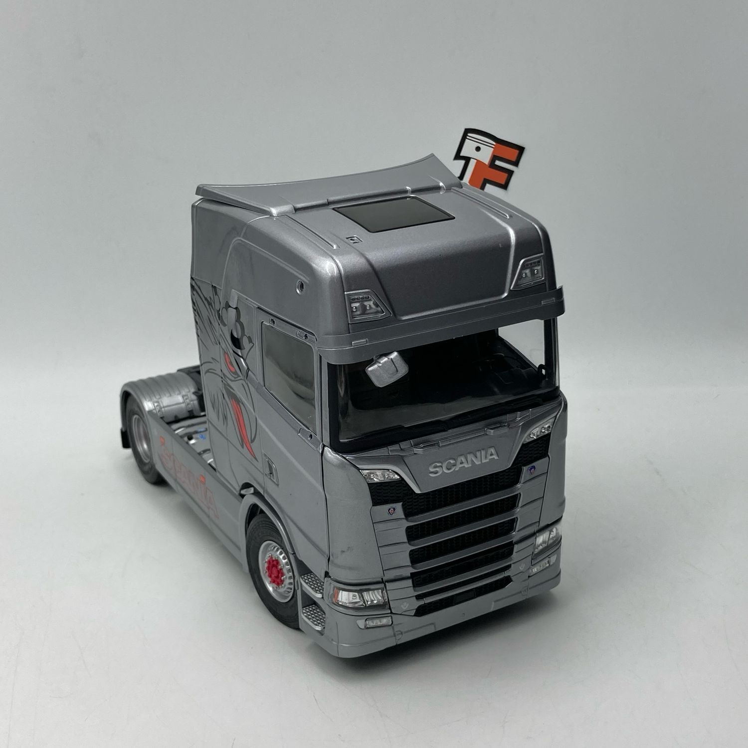 Scania 580S V8 Highline Custom Silver 2023