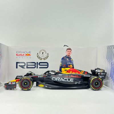 Oracle Red Bull Racing RB19 - M. Verstappen
