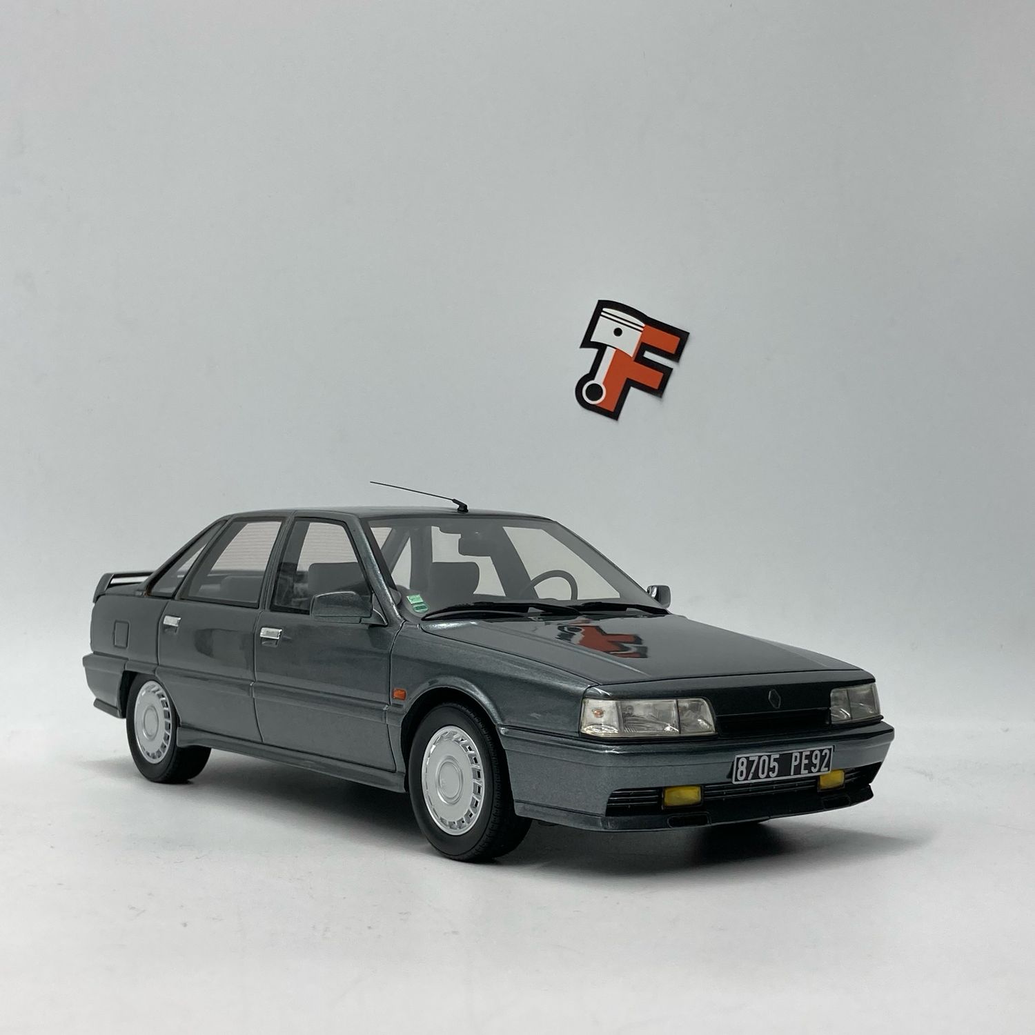 Renault R21 Turbo 2L Gris Métallisé 1991