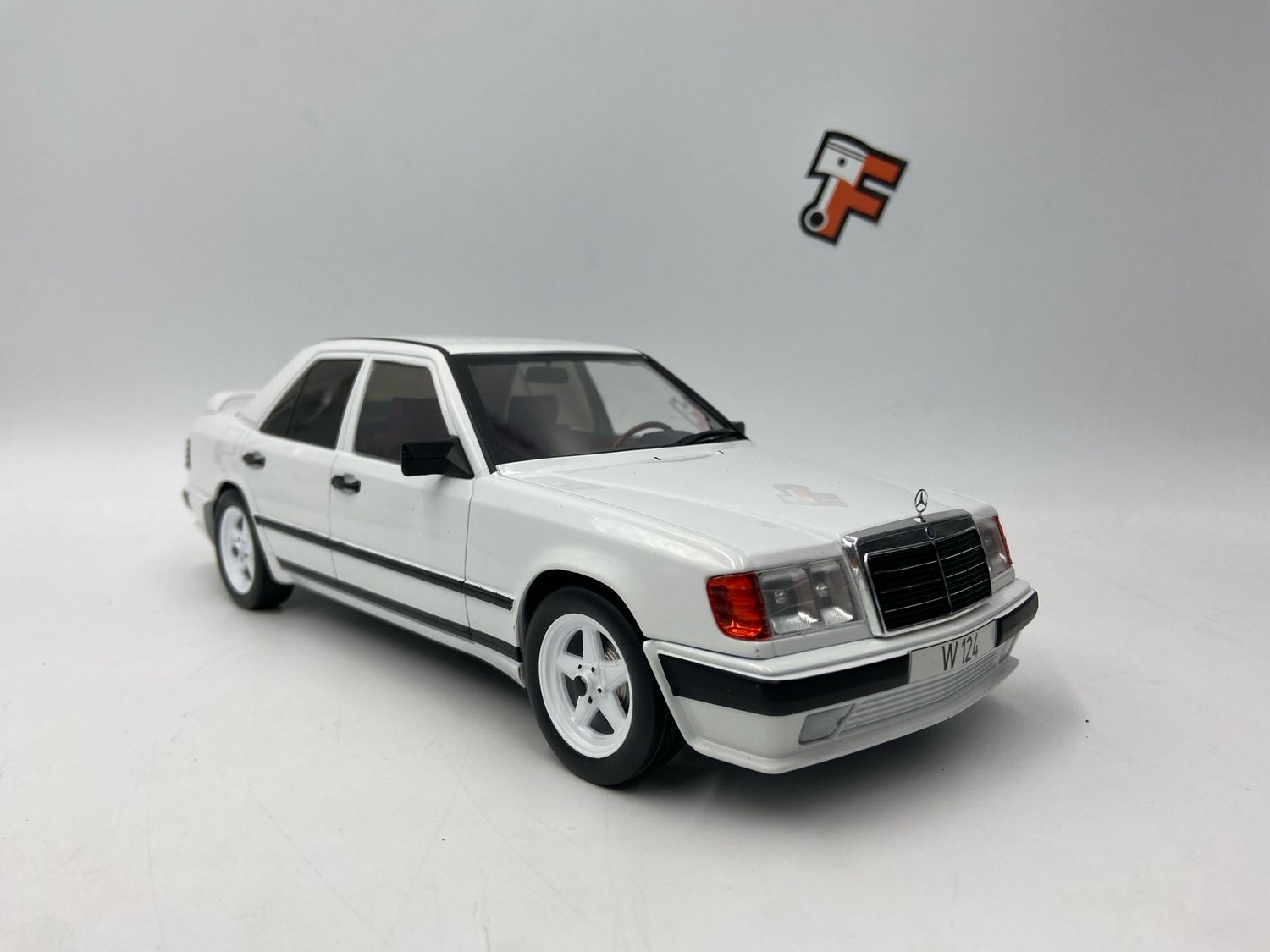 Mercedes-Benz E Class W124 Weiss 1986
