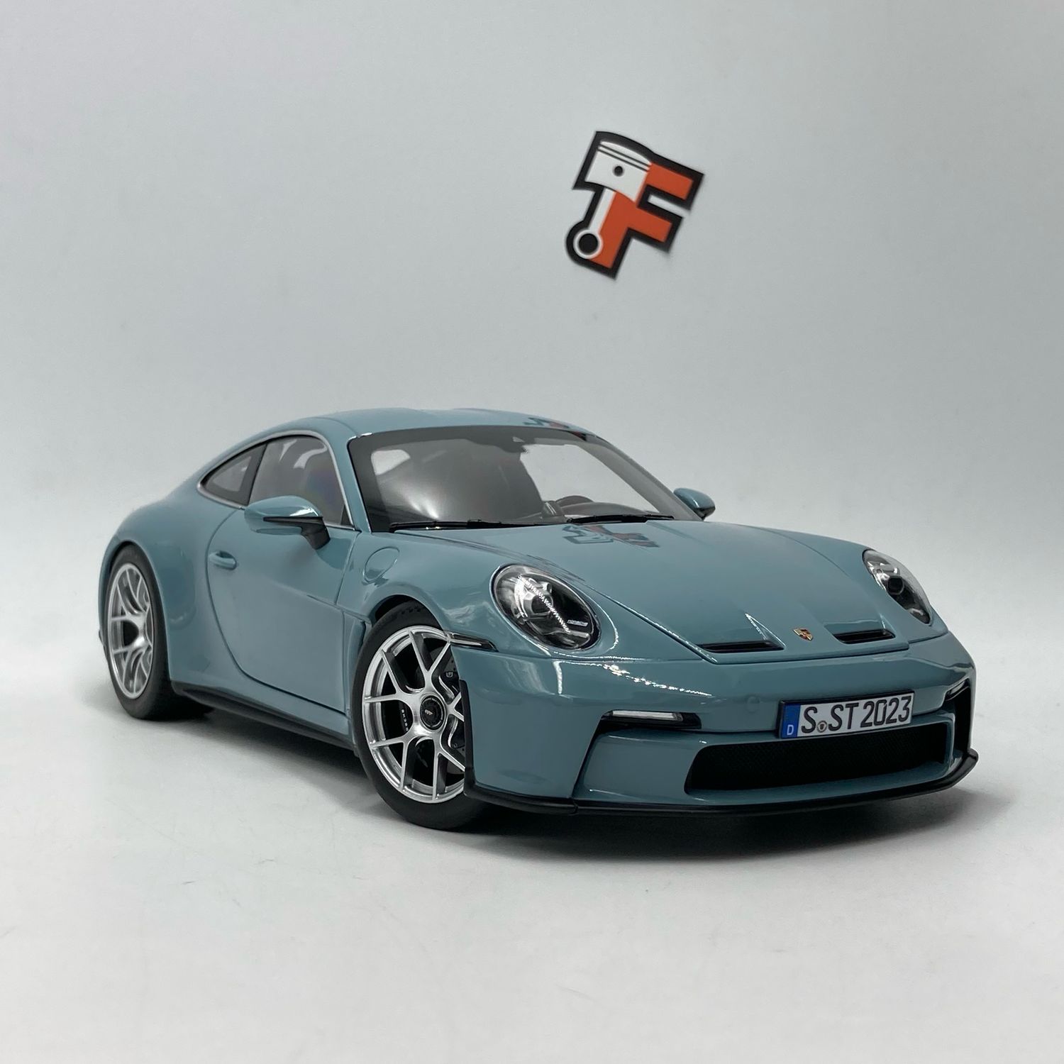 Porsche 911 992 S/T Meissenblau 2023