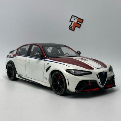 Alfa Romeo Giulia GTA Bianco-Rosso 2023