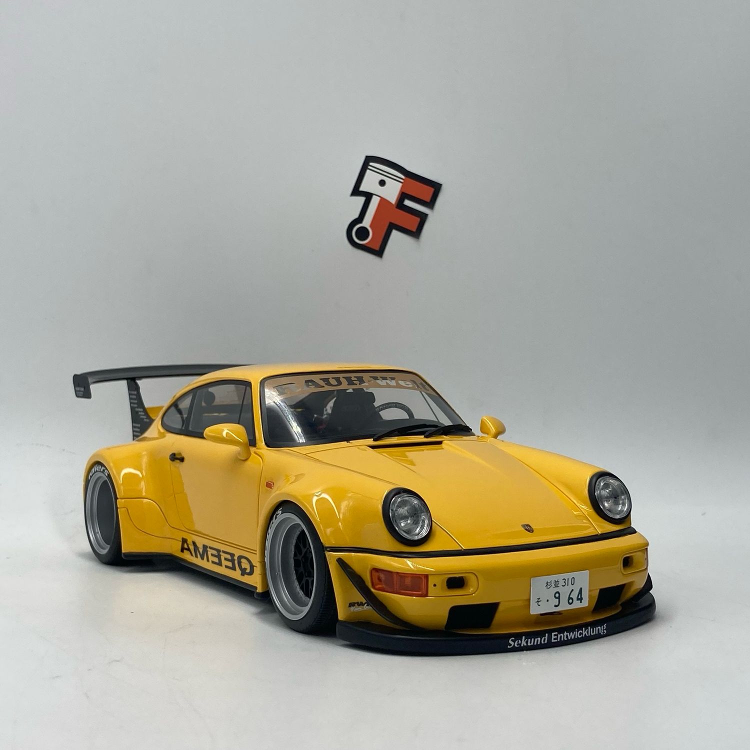 Porsche 964 RWB Qeema Type 2024 Jaune