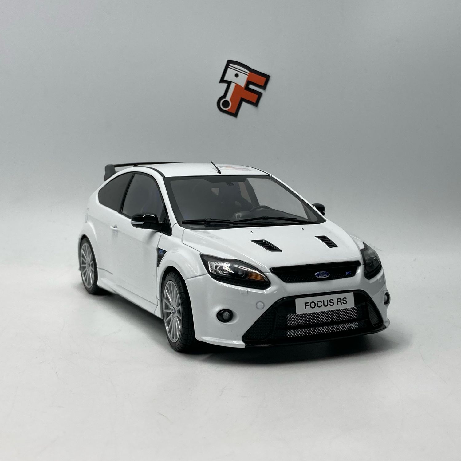 Ford Focus RS MK2 - Frozen White - 2009