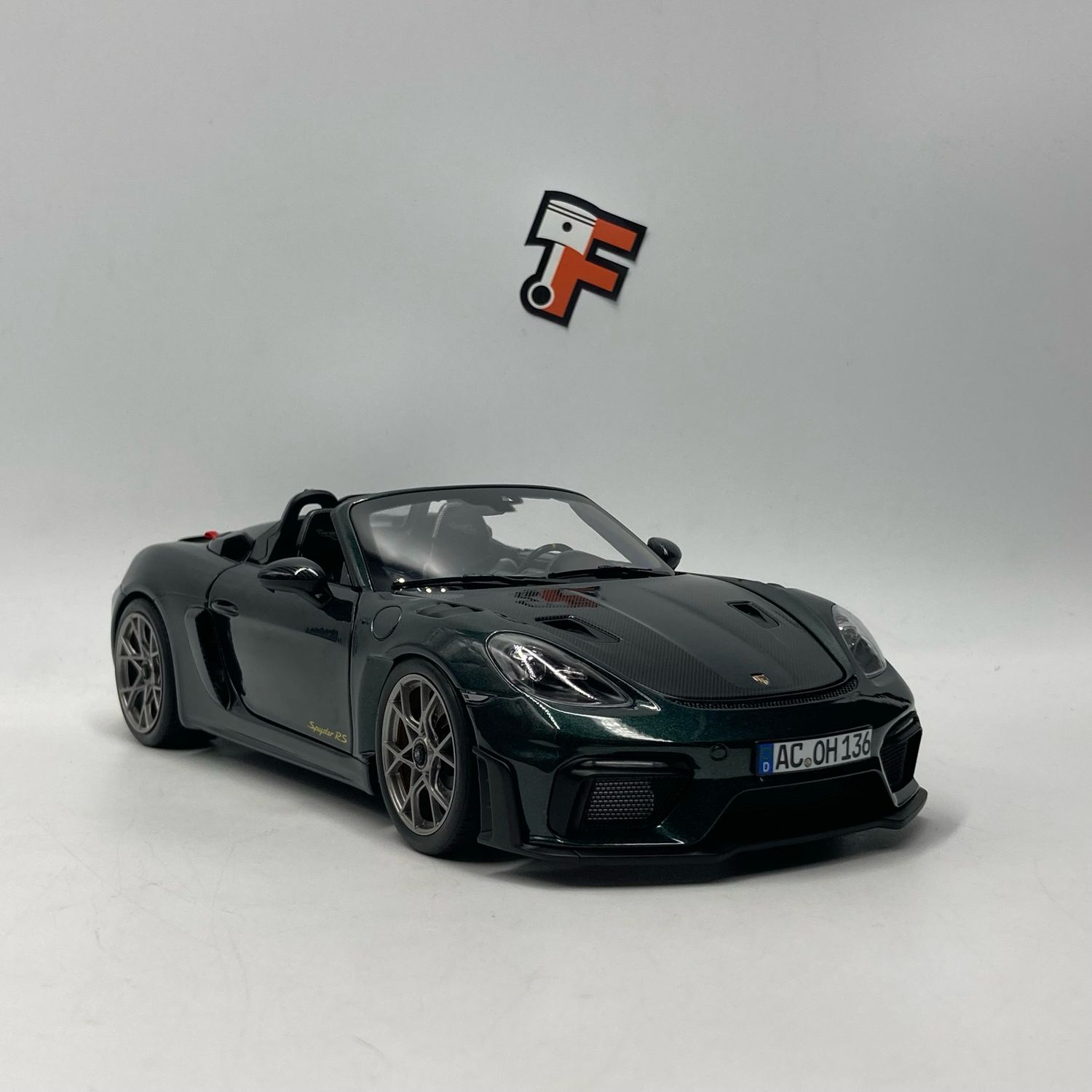 Porsche 718 Spyder RS 2023 Weissach Pack ForestGreen Metallic