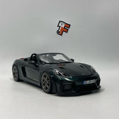 Porsche 718 Spyder RS 2023 Weissach Pack ForestGreen Metallic