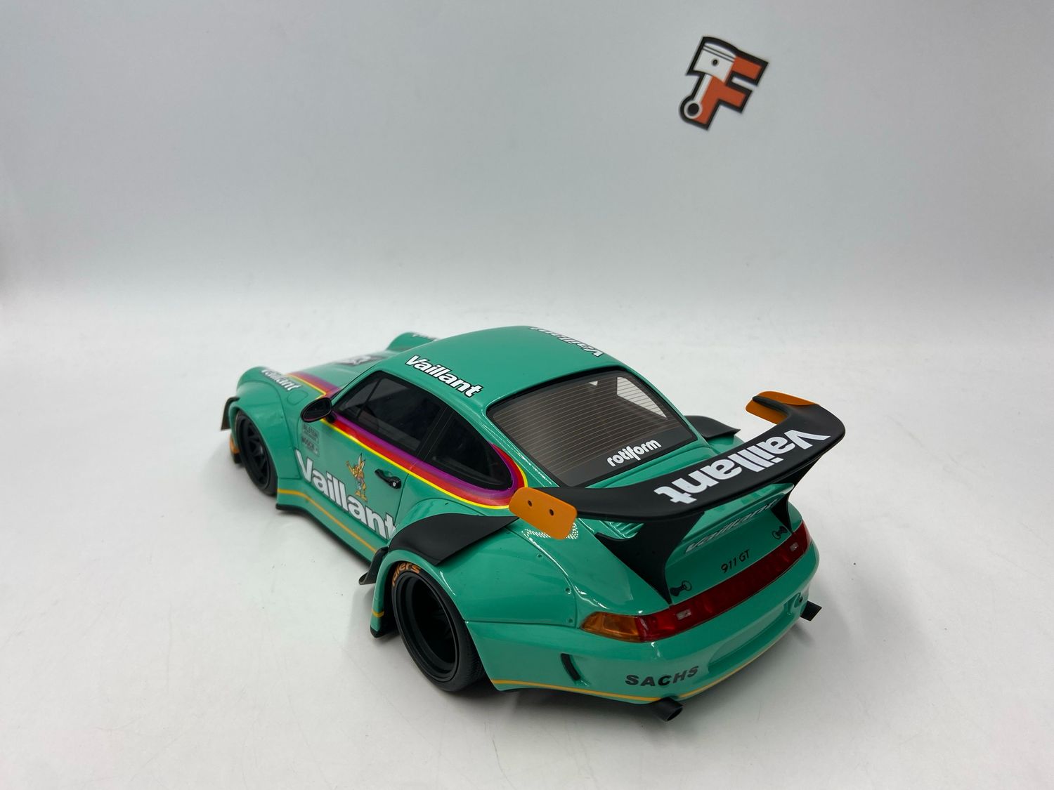 Porsche 911 993 RWB Vaillant 2022