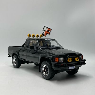 Toyota Hilux SR5 Pick-Up