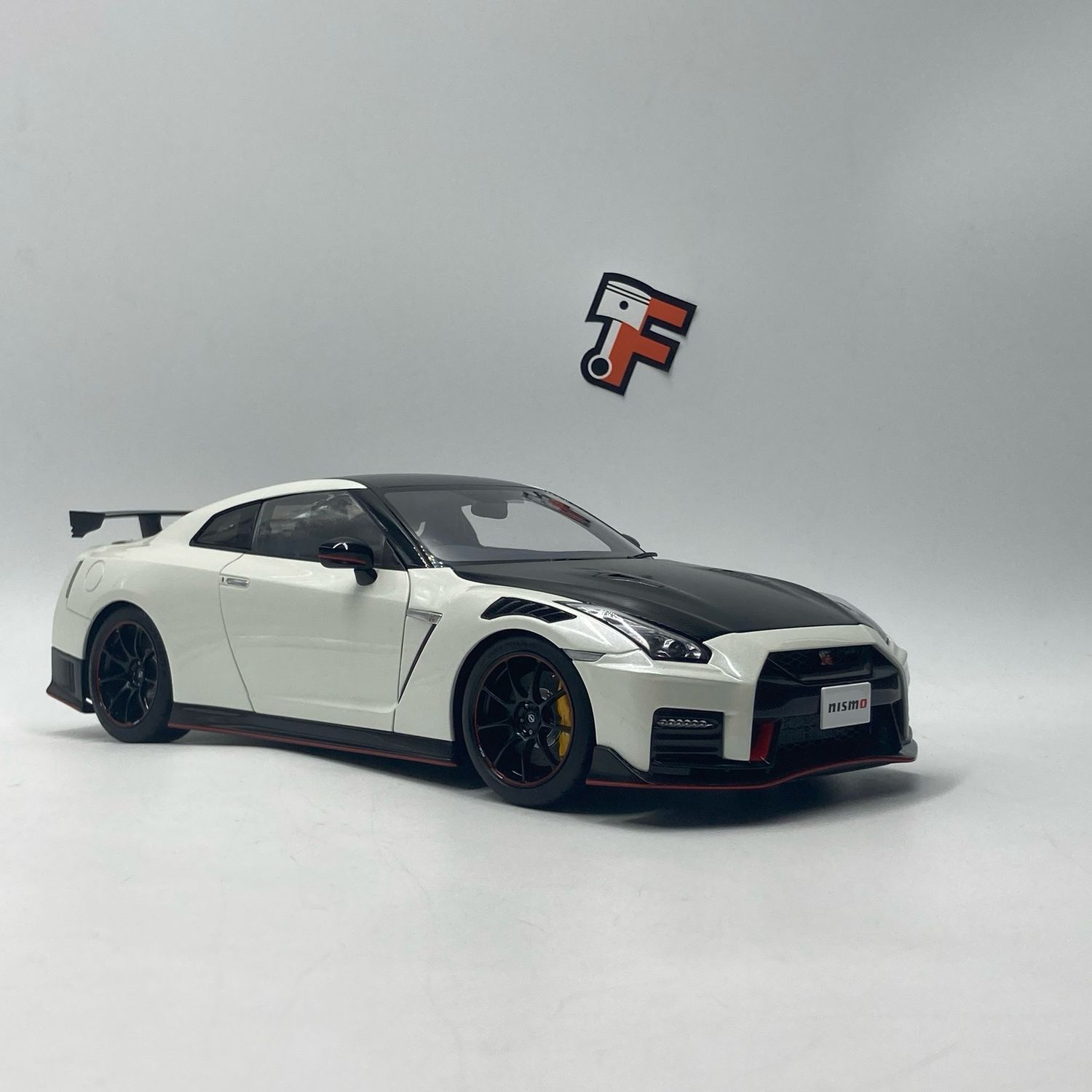 Nissan GT-R (R35) Nismo Spécial Edition Brillant Withe Pearl