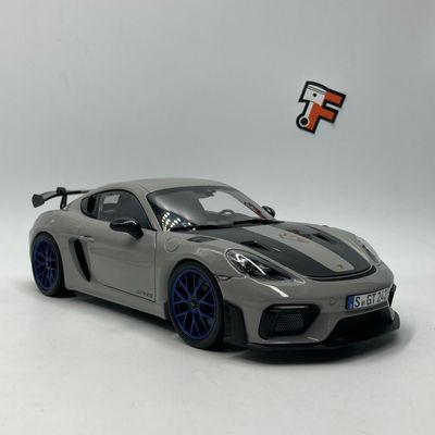 Porsche Cayman GT4 RS Weissach