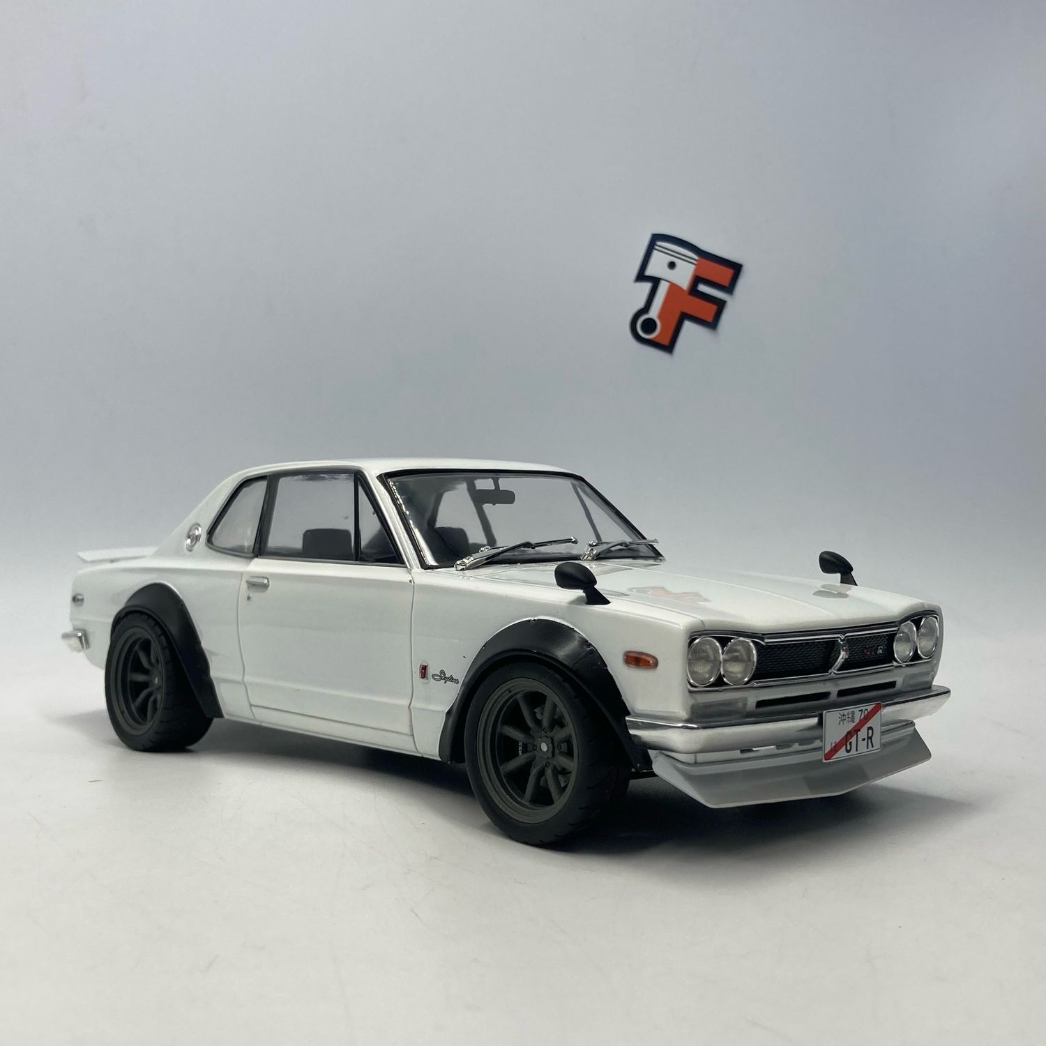 Nissan Skyline (C10)-HAKOSUKA White