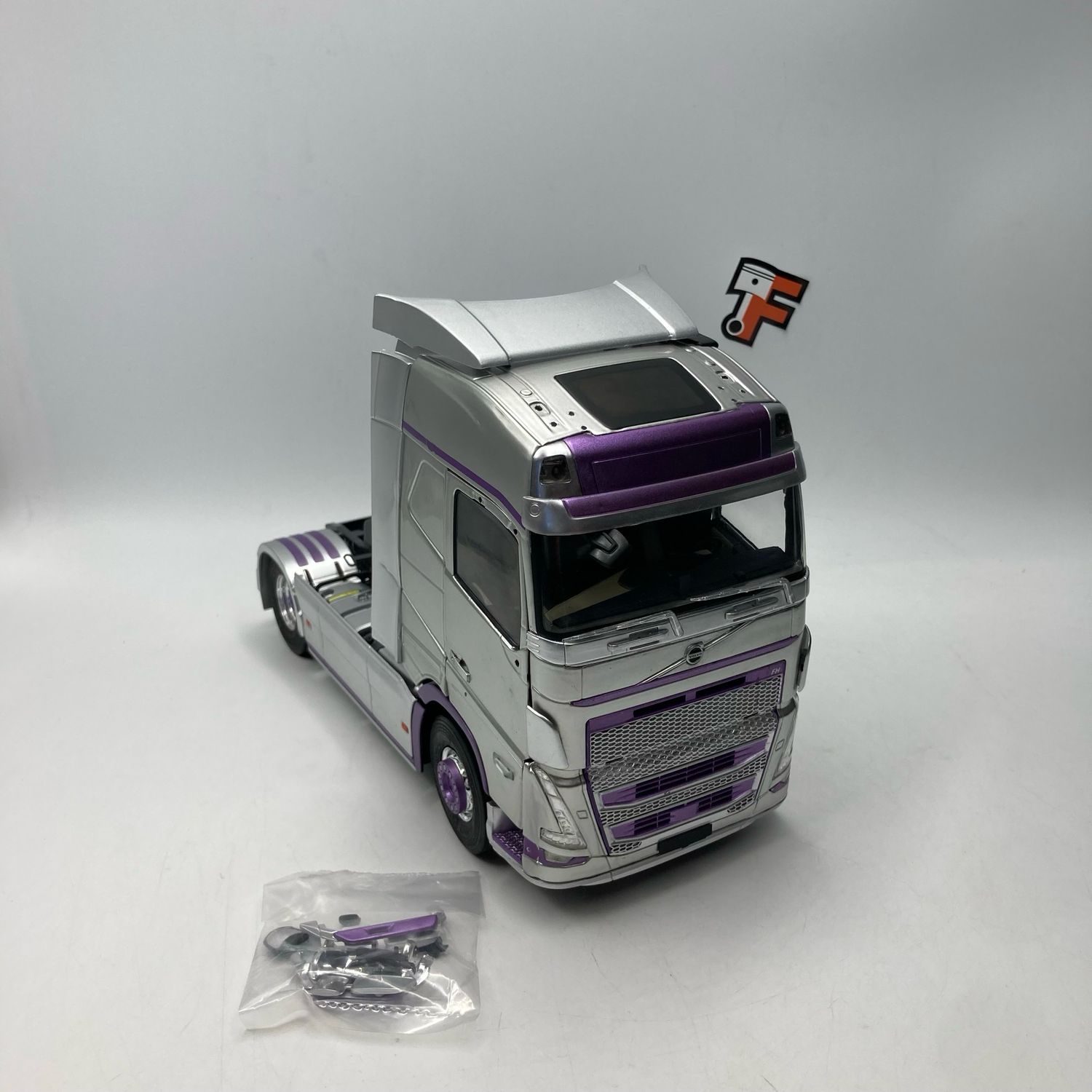 Volvo FH Globetrotter XL Silver &amp; Purple 2023