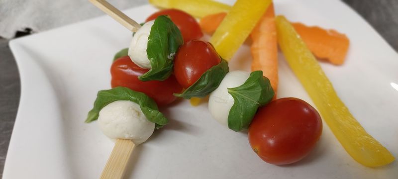 Tomate-Mozzarella-Spieße