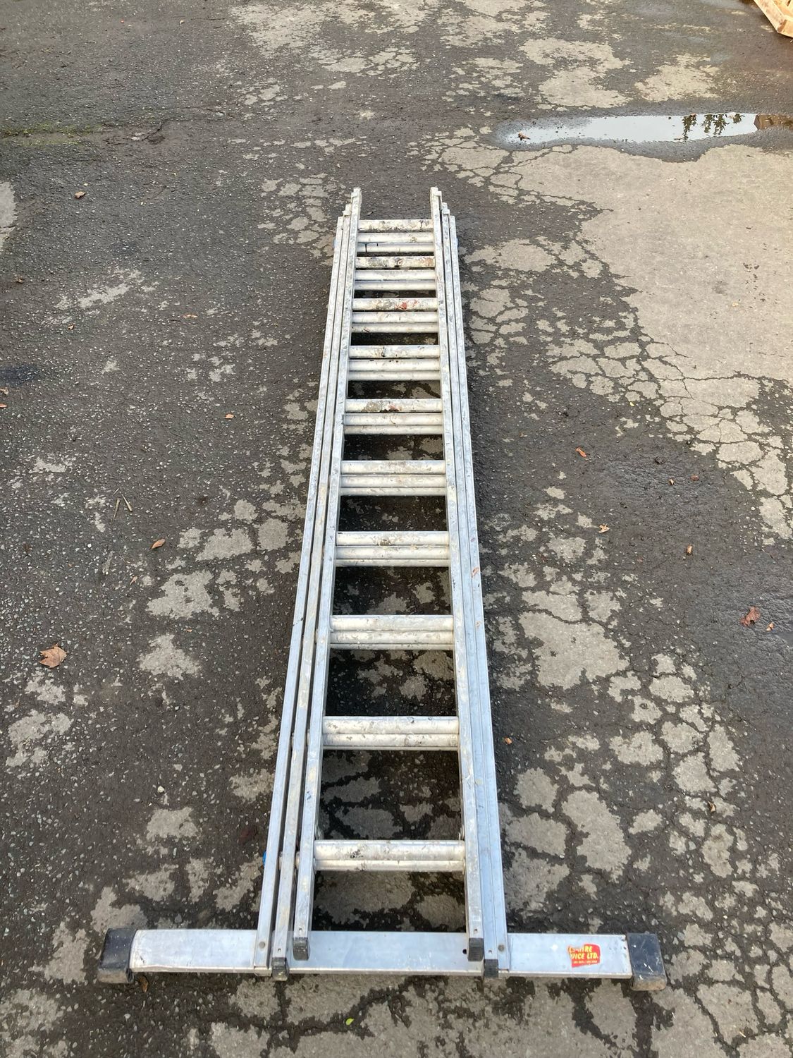 Ladder 30 ft - Triple