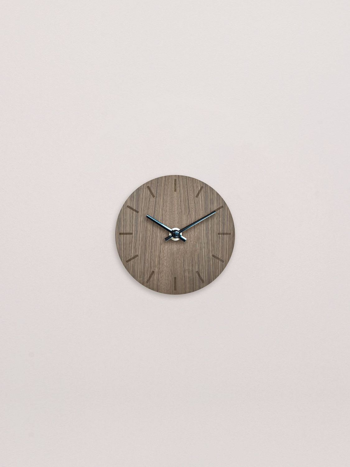 Walnut - Ø12, Size: D12, Color Watch: Walnut, Clock Hands: Black