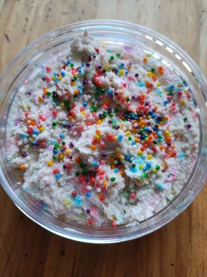 8oz BIRTHDAY CAKE FOAMING SUGAR SCRUB