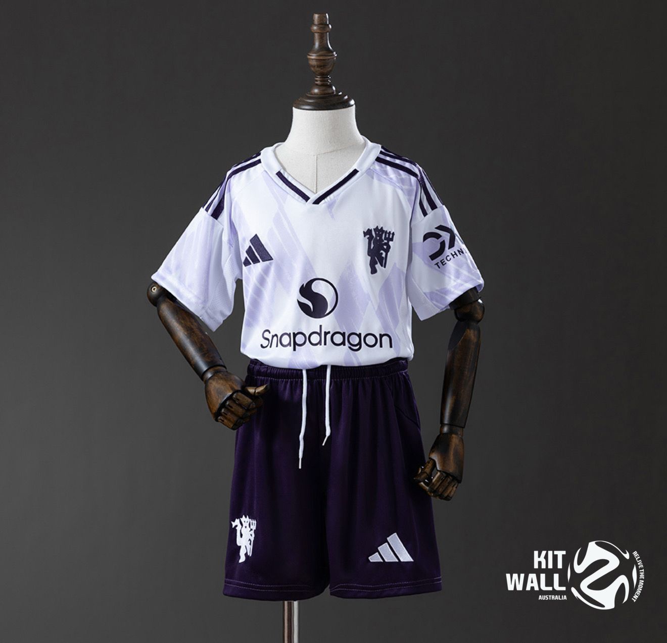 Manchester United 2025/26 Away Kids Kit