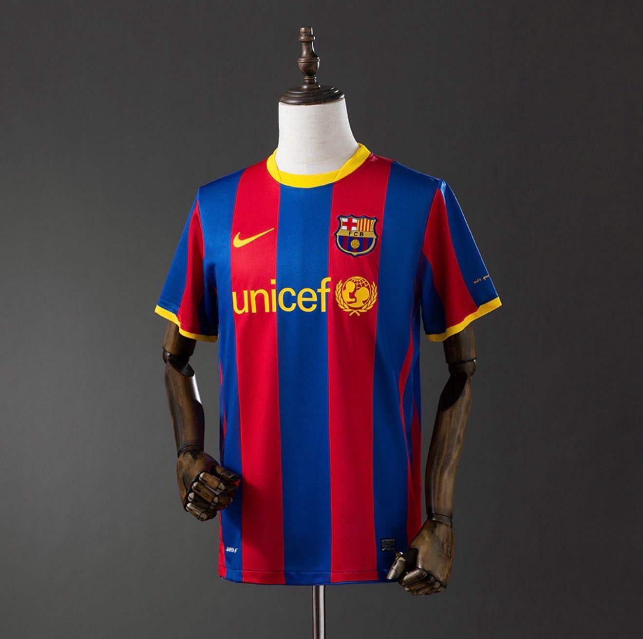 FC Barcelona 2010/11 Home Retro Kit