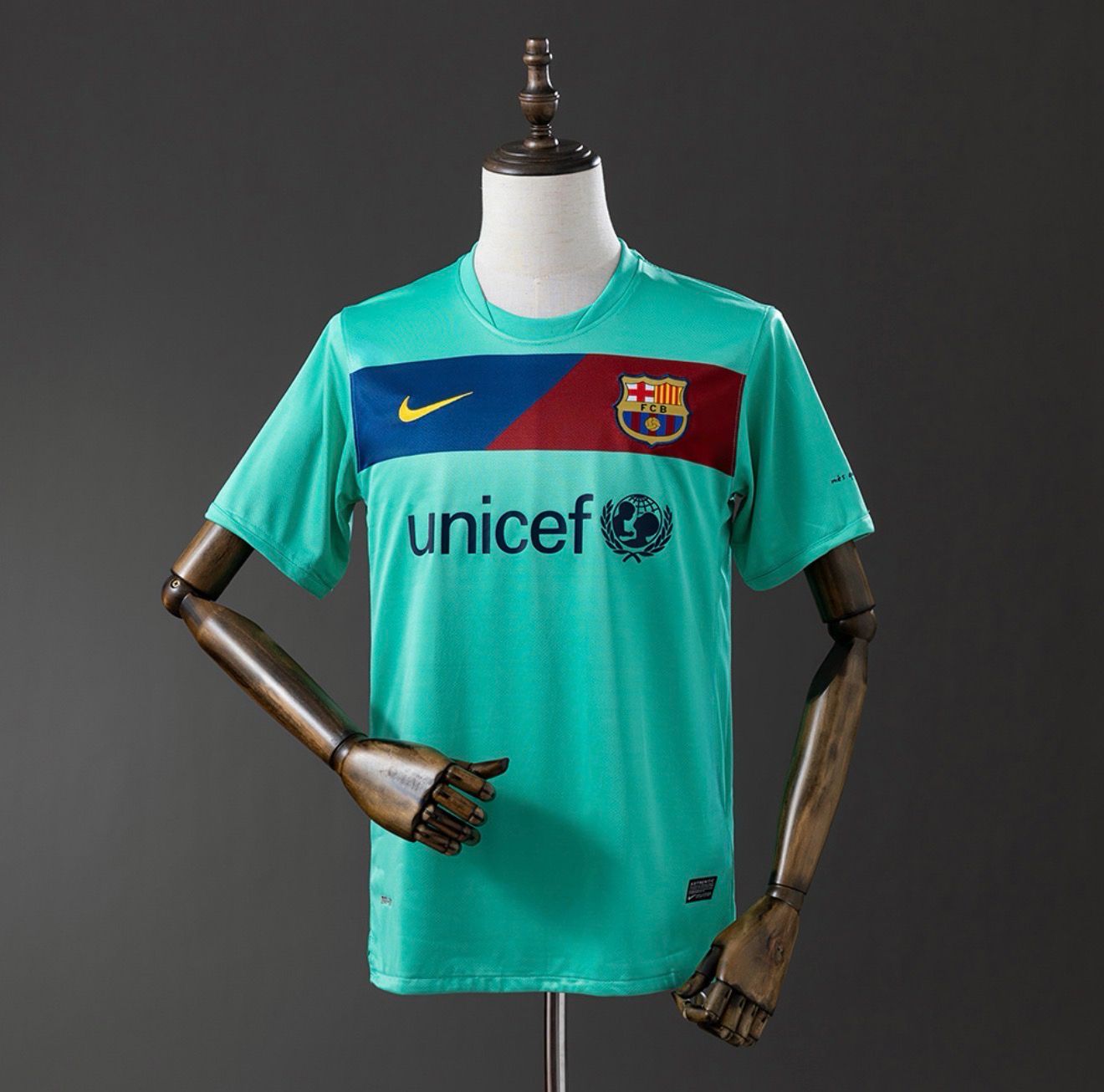 FC Barcelona 2010/11 Away Retro Kit