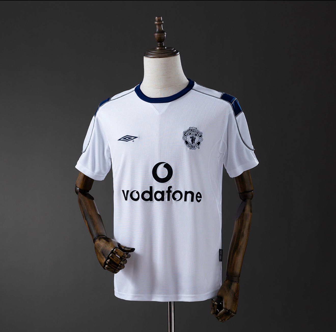 Manchester United 2000/01 Away Retro Kit