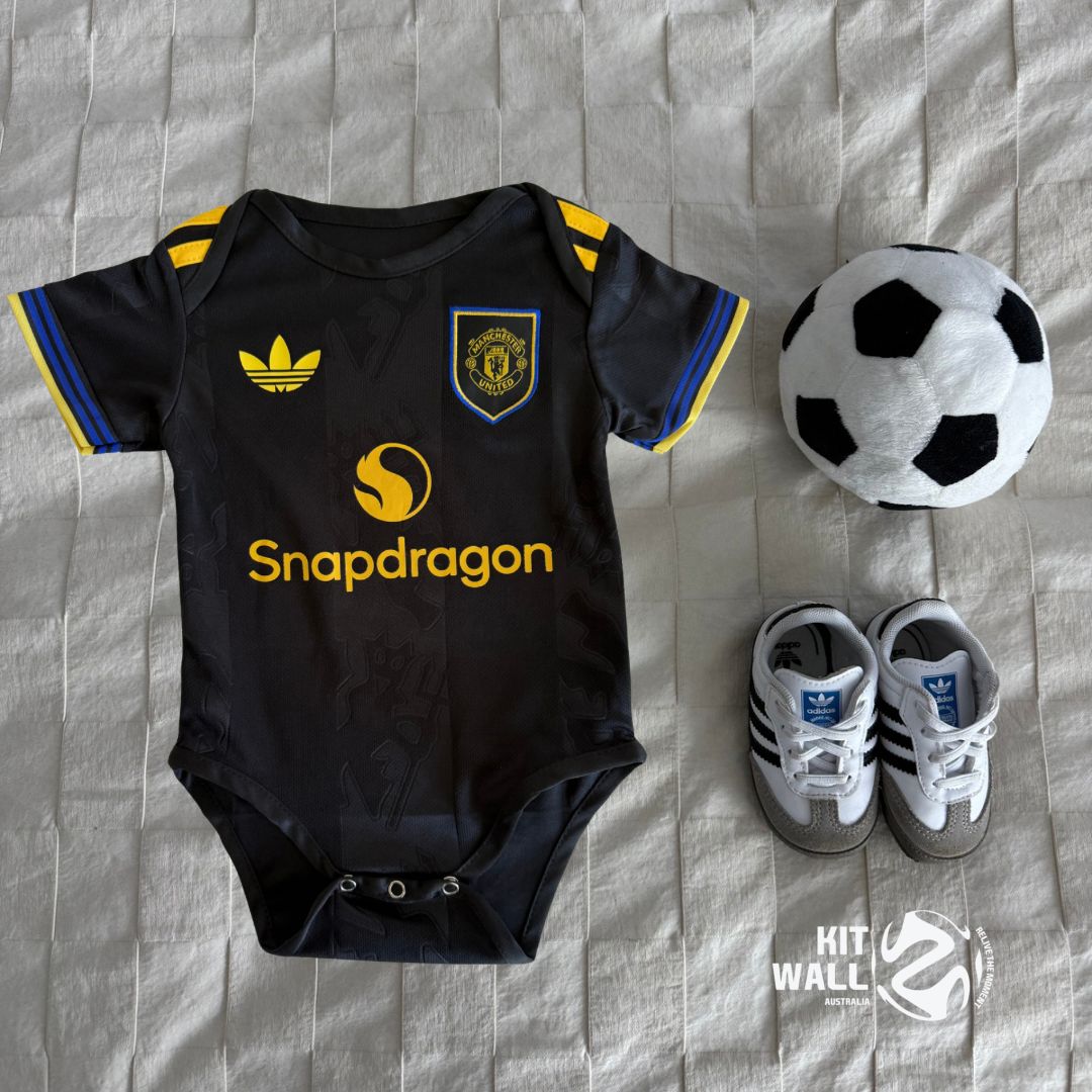 Manchester United 2025/26 Third Infant Kit