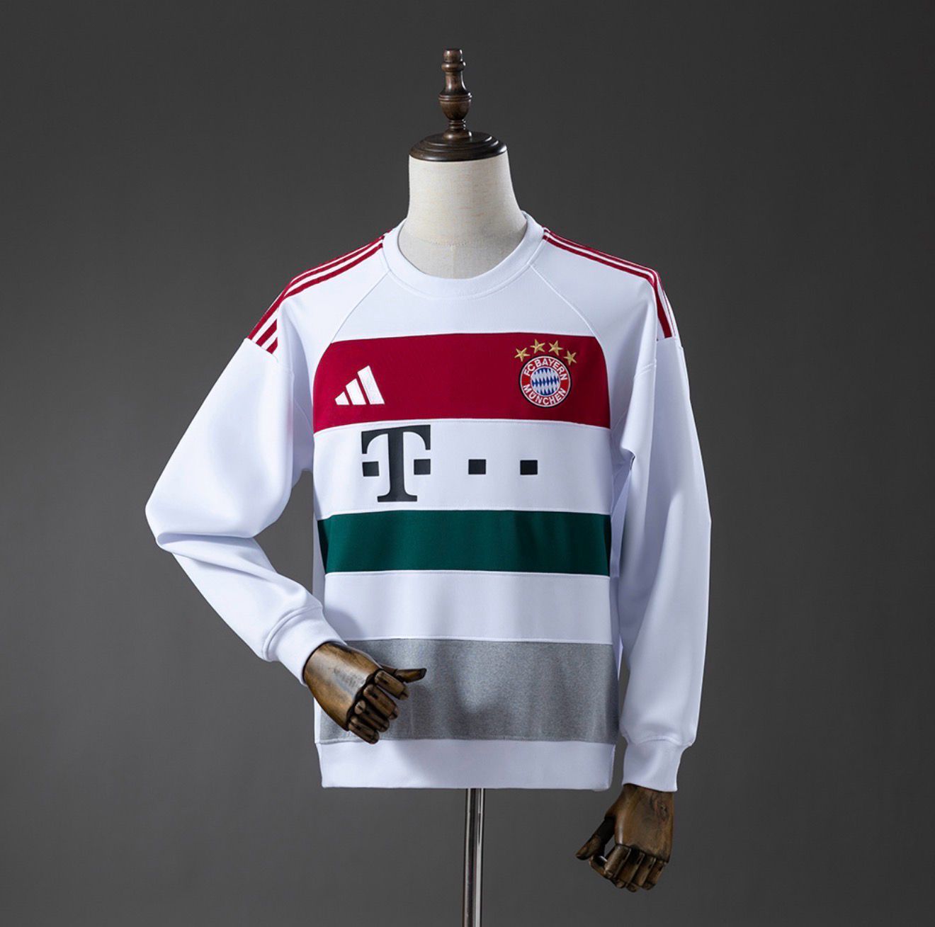 Bayern Munich 2025/26 Home Sweatshirt