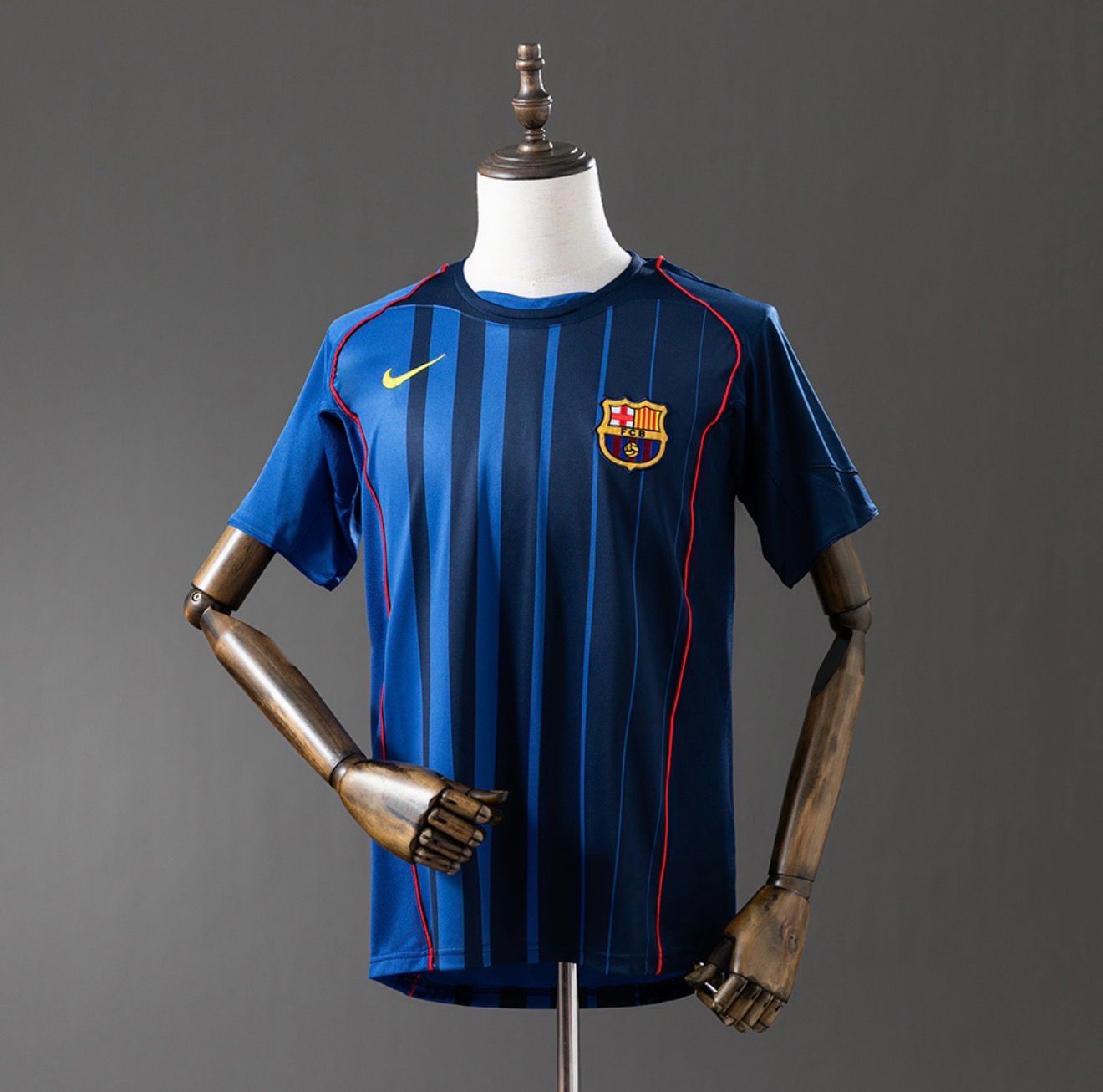 FC Barcelona 2004/05 Away Retro Kit